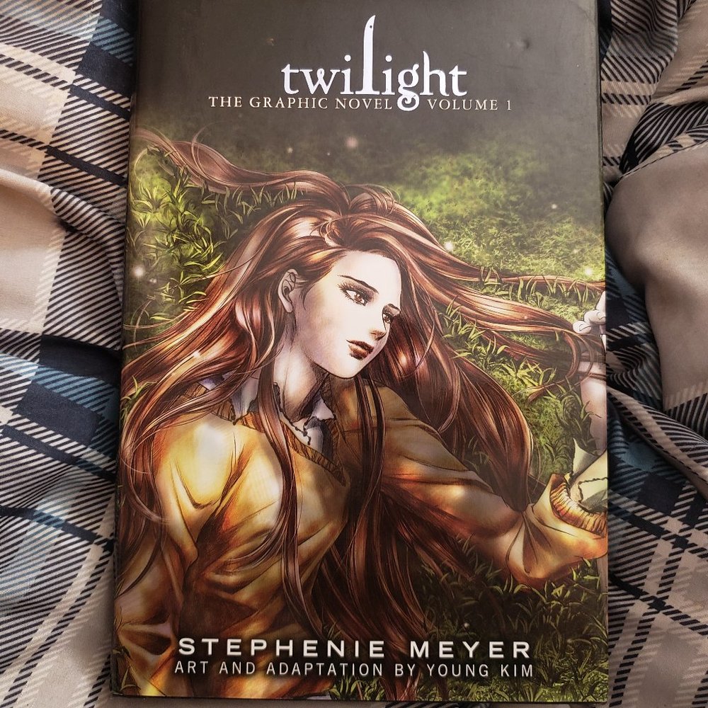 Book: Twilight The graphic novel volume 1